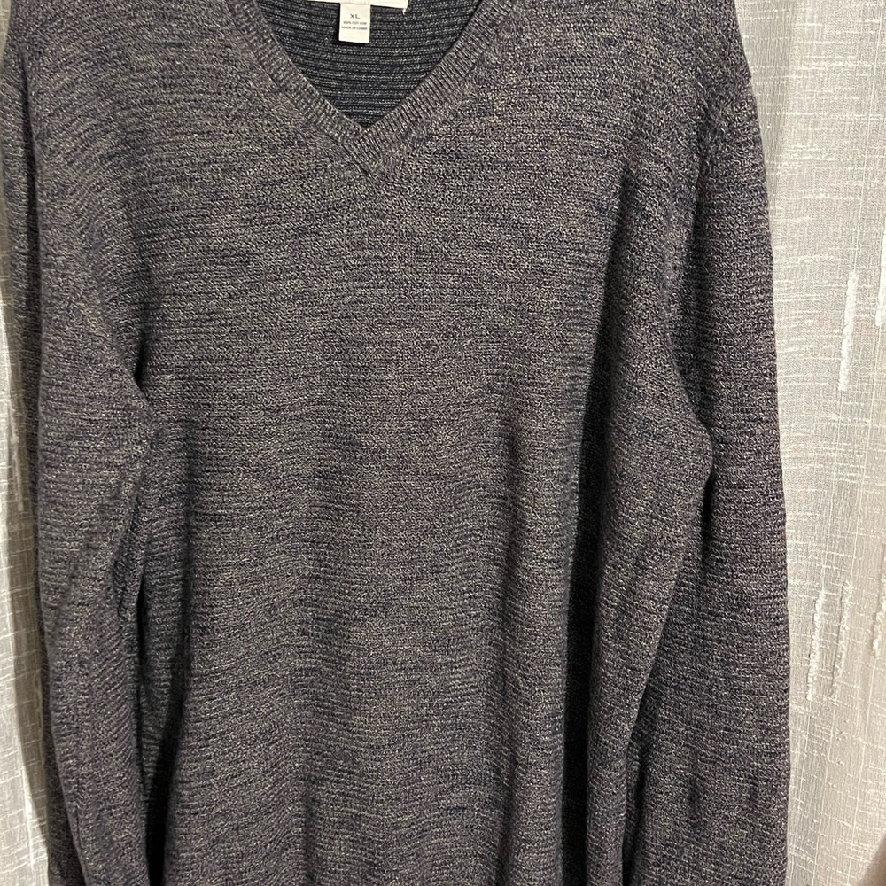 Men’s V neck pullover sweater - Picture 2 of 3